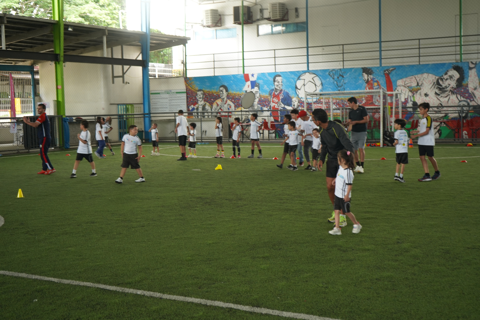 Grupo de niños participando en una práctica inclusiva